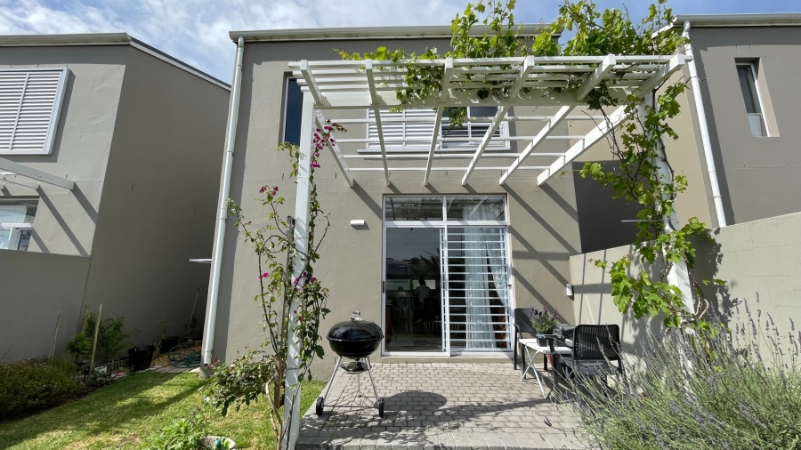 2 Bedroom Property for Sale in Somerset Lakes Western Cape